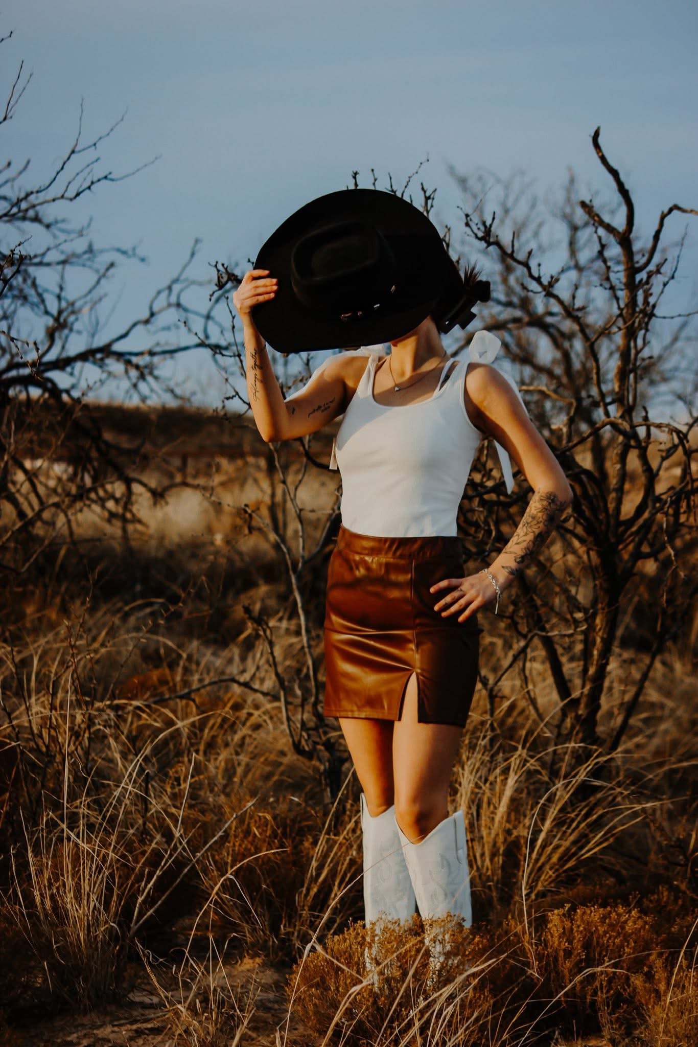 White tank w/ Bow